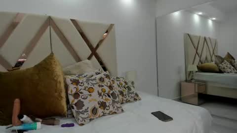 Snapshot of renatacox chatting on 06-19-26, 10:02 Renata online show from 06-19-26, 10:02