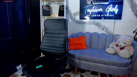 Renata online show from 12-20-25, 02:02