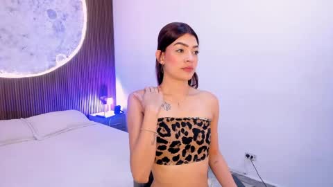 Snapshot of renatamason chatting on 04-26-26, 05:27 Renata online show from 04-26-26, 05:27