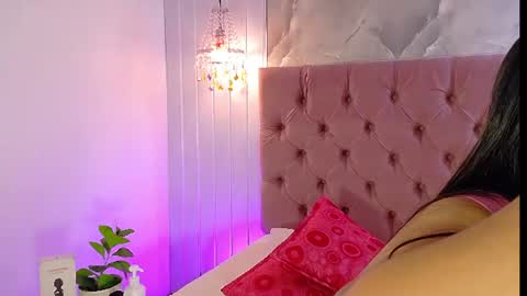 Snapshot of renatapeach chatting on 06-10-26, 02:45 RenataPeach online show from 06-10-26, 02:45