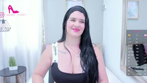 Snapshot of renataruiz_rr chatting on 05-21-26, 12:01 online show from 05-21-26, 12:01
