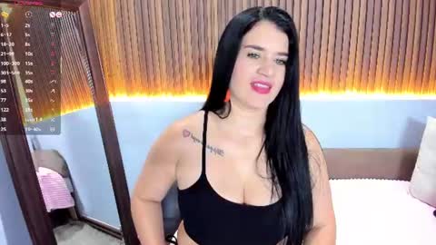 Snapshot of renataruiz_rr chatting on 06-26-26, 12:09 online show from 06-26-26, 12:09