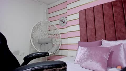 Snapshot of renatarussel chatting on 01-13-25, 05:44 Renata  online show from 01-13-25, 05:44