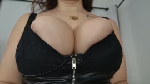 Renatta online show from 01-30-25, 08:22