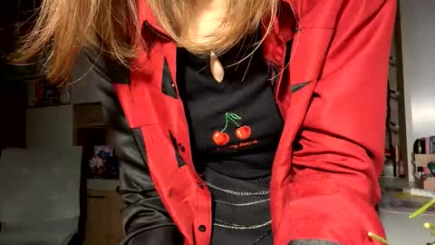 Snapshot of renayreisdorf chatting on 02-12-26, 04:35 Mia online show from 02-12-26, 04:35