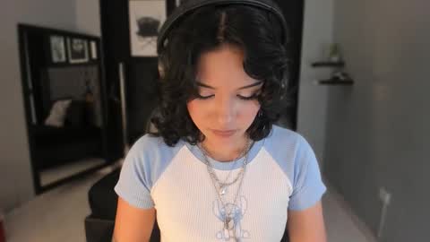 Snapshot of renee_shelby_ chatting on 01-06-26, 08:23 Renee Shelby online show from 01-06-26, 08:23