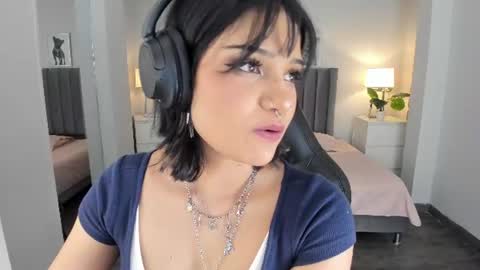 Snapshot of renee_shelby_ chatting on 06-23-26, 09:57 Renee Shelby online show from 06-23-26, 09:57