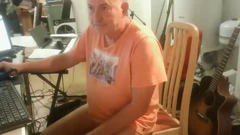 Snapshot of renefr chatting on 10-12-25, 09:47 renefr online show from 10-12-25, 09:47