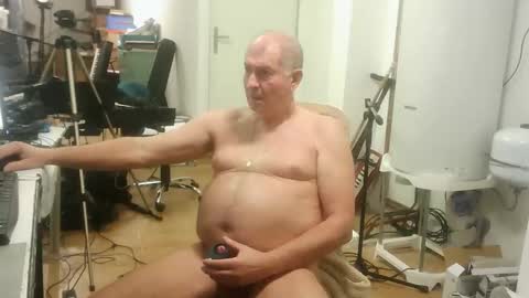 renefr online show from 11-12-25, 12:00