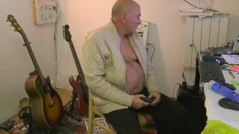 renefr online show from 11-25-25, 10:10