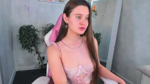 Renesmy online show from 05-30-26, 12:19