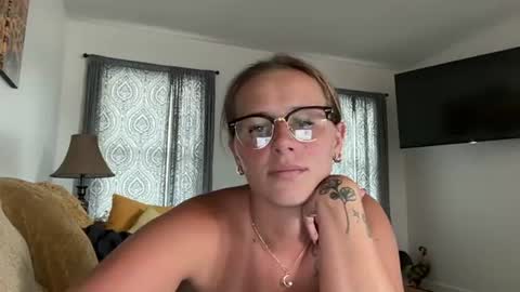 Snapshot of renimoonxo chatting on 07-09-26, 08:57 renimoonxo online show from 07-09-26, 08:57
