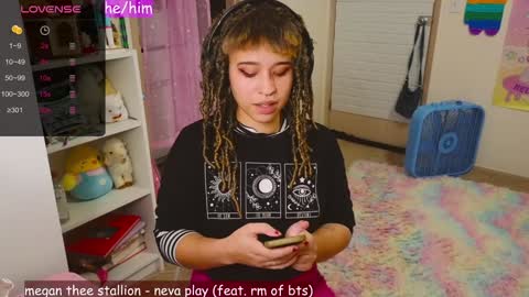 Snapshot of renpuppy chatting on 01-05-25, 05:51 REN online show from 01-05-25, 05:51