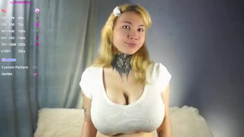 Snapshot of renvelour chatting on 07-04-26, 03:24 Ren online show from 07-04-26, 03:24