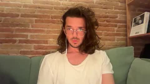 Snapshot of renzo_899 chatting on 05-13-26, 01:47 Renzo online show from 05-13-26, 01:47