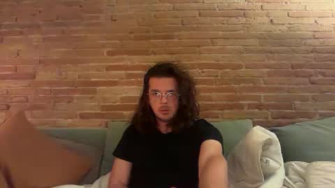 Snapshot of renzo_899 chatting on 05-16-26, 02:19 Renzo online show from 05-16-26, 02:19
