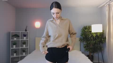 Laura online show from 02-09-25, 04:29