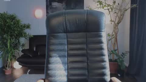 Laura online show from 03-12-25, 12:04