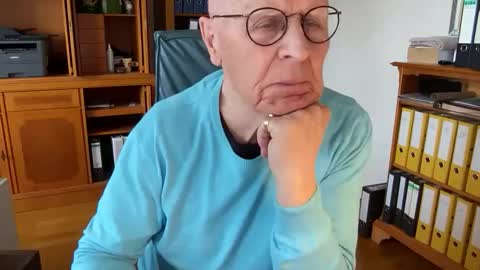 Snapshot of reteid chatting on 04-27-26, 10:13 reteid online show from 04-27-26, 10:13