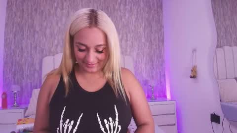 Snapshot of reven_lilith chatting on 04-22-26, 03:09 REVEN online show from 04-22-26, 03:09