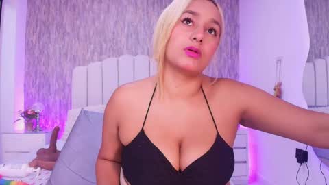 Snapshot of reven_lilith chatting on 05-16-26, 03:14 REVEN online show from 05-16-26, 03:14