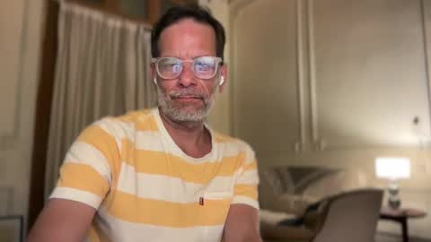 Snapshot of revoiralynch chatting on 01-04-25, 06:30 SonnyXXX online show from 01-04-25, 06:30