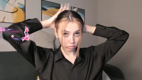 Elin online show from 12-08-24, 01:24