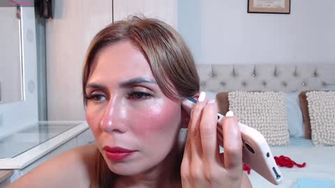 Snapshot of reychel_sens chatting on 12-14-24, 02:01 reychel_sens online show from 12-14-24, 02:01