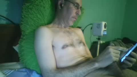 Snapshot of reyes_albert2006 chatting on 02-24-25, 10:15 reyes_albert2006 online show from 02-24-25, 10:15