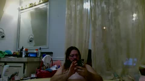 Snapshot of rhcnyl chatting on 12-04-24, 03:15 RachelRicky online show from 12-04-24, 03:15