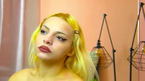 Snapshot of rheaduvall chatting on 02-25-26, 05:17 Rhea online show from 02-25-26, 05:17