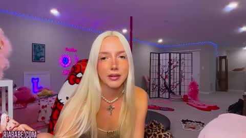 ria  online show from 11-04-25, 03:49