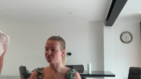 Snapshot of riana894237 chatting on 06-18-26, 09:25 riana894237 online show from 06-18-26, 09:25