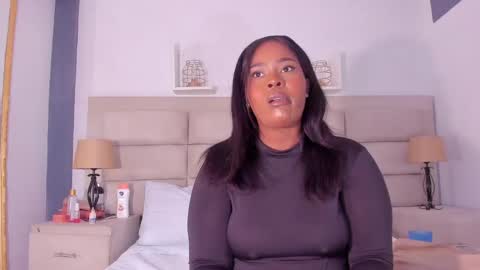 Snapshot of rianamanson chatting on 01-18-25, 10:28 Riana online show from 01-18-25, 10:28