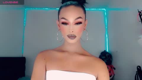 Rianna Garcia online show from 11-15-25, 04:32