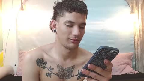 Snapshot of rich_de_la_rosa chatting on 12-17-25, 04:29 rich and kitty online show from 12-17-25, 04:29