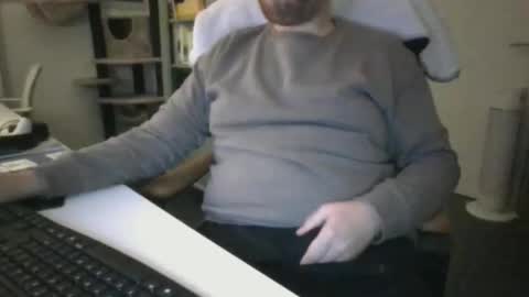 richard97188 online show from 05-06-26, 08:25