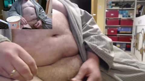 Snapshot of riemen78 chatting on 10-28-25, 10:45 riemen78 online show from 10-28-25, 10:45