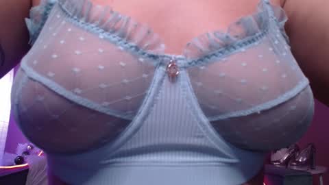 Snapshot of rikaraily chatting on 12-24-24, 06:00 Rika online show from 12-24-24, 06:00