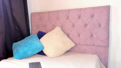 Snapshot of riley_colors chatting on 01-29-25, 08:35 Riley online show from 01-29-25, 08:35