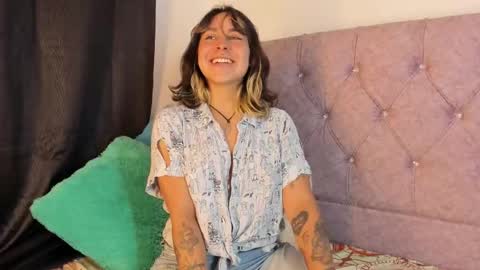 Snapshot of riley_colors chatting on 02-03-25, 11:26 Riley online show from 02-03-25, 11:26