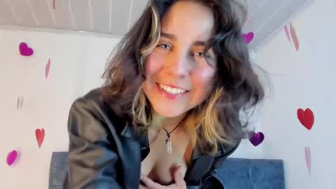 Snapshot of riley_colors chatting on 02-14-25, 10:14 Riley online show from 02-14-25, 10:14