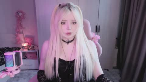 Snapshot of riley_vice chatting on 06-25-26, 07:35 Sofia online show from 06-25-26, 07:35