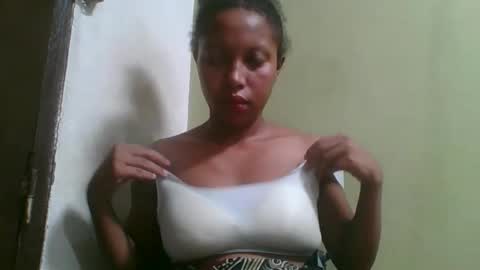 Snapshot of rinah654271 chatting on 04-28-26, 02:33 rinah654271 online show from 04-28-26, 02:33