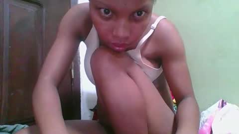Snapshot of rinah654271 chatting on 05-08-26, 04:01 rinah654271 online show from 05-08-26, 04:01