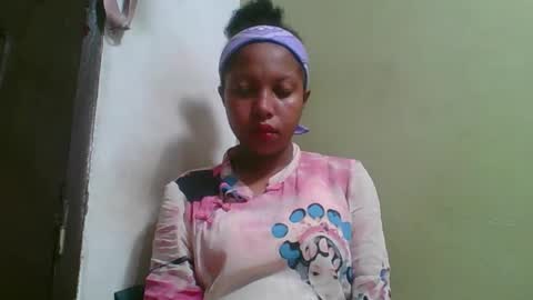 Snapshot of rinah654271 chatting on 05-17-26, 02:20 rinah654271 online show from 05-17-26, 02:20