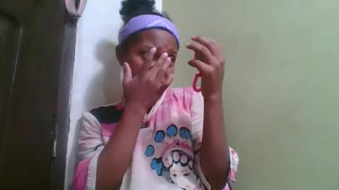 Snapshot of rinah654271 chatting on 05-18-26, 04:07 rinah654271 online show from 05-18-26, 04:07
