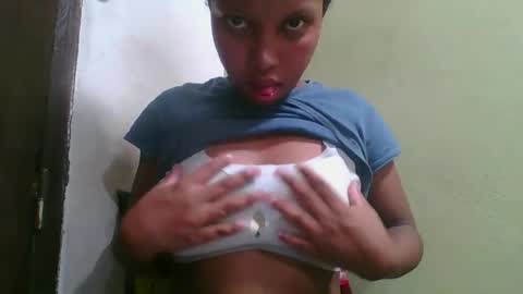 Snapshot of rinah654271 chatting on 05-28-26, 02:58 rinah654271 online show from 05-28-26, 02:58