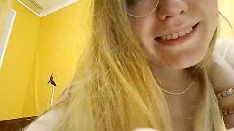 Snapshot of rinettawilss chatting on 01-05-25, 01:03 RinettaWilss online show from 01-05-25, 01:03