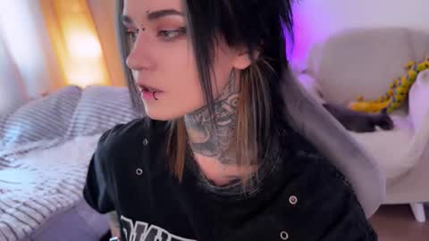   DianaBrite            fansl y online show from 03-04-26, 12:22